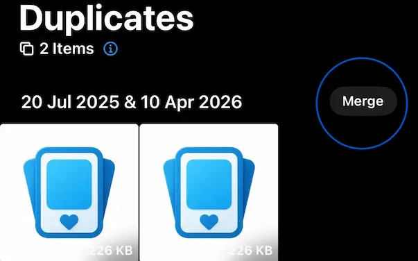 Närbild av knappen Slå ihop på ett dubblettpar i iPhone Bilder
